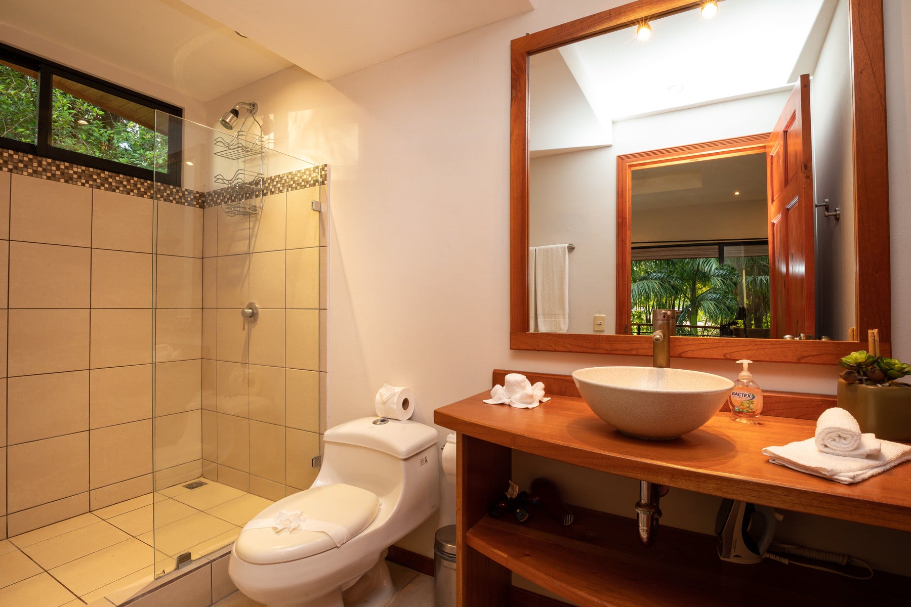 Private Rainforest Villa with Guest House — photo 13 of 19