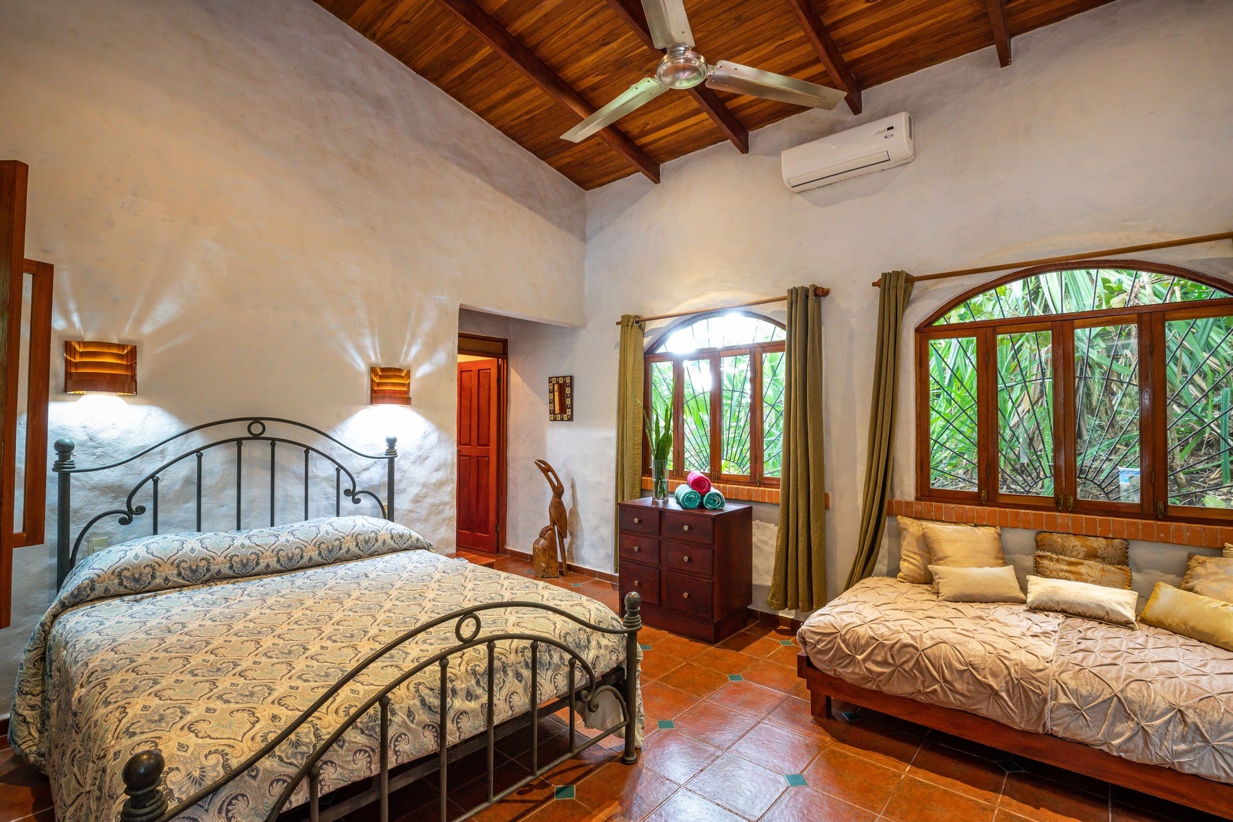 Private Rainforest Villa with Guest House — photo 19 of 19