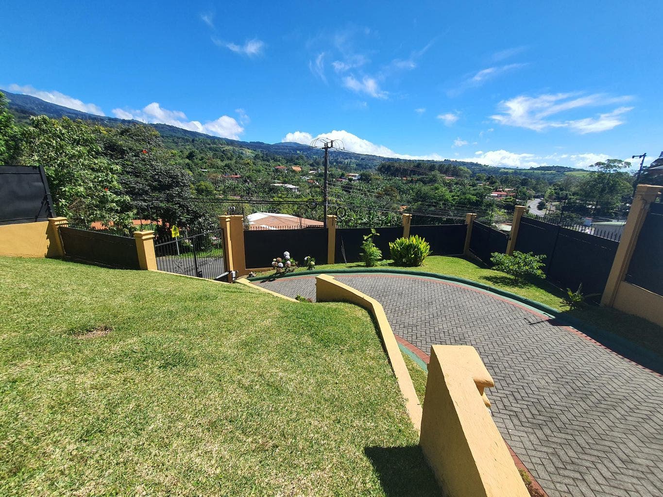 Private Mountain Residence — photo 9 of 18