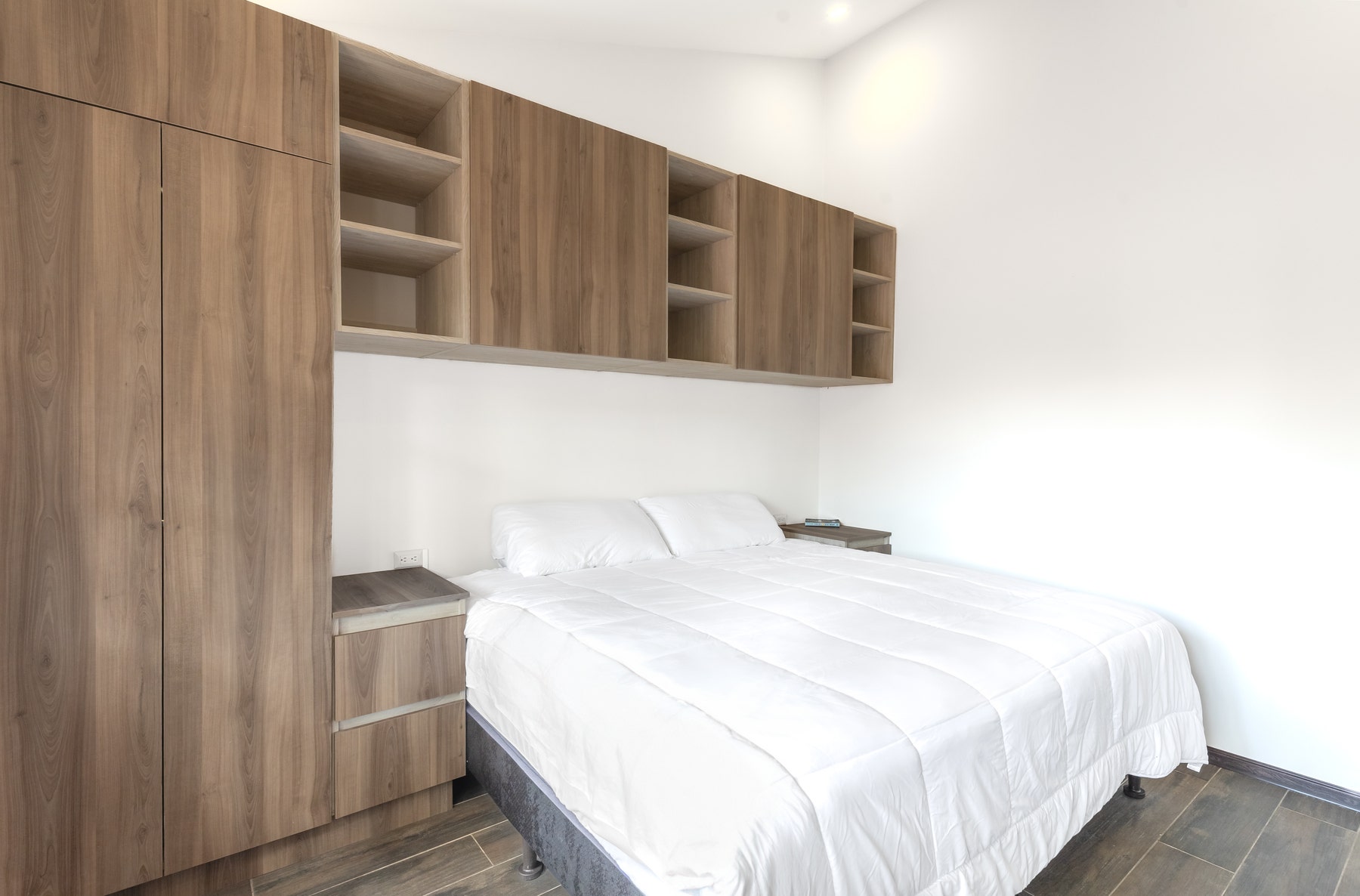 One Bedroom Condo with High Ceilings — photo 3 of 19