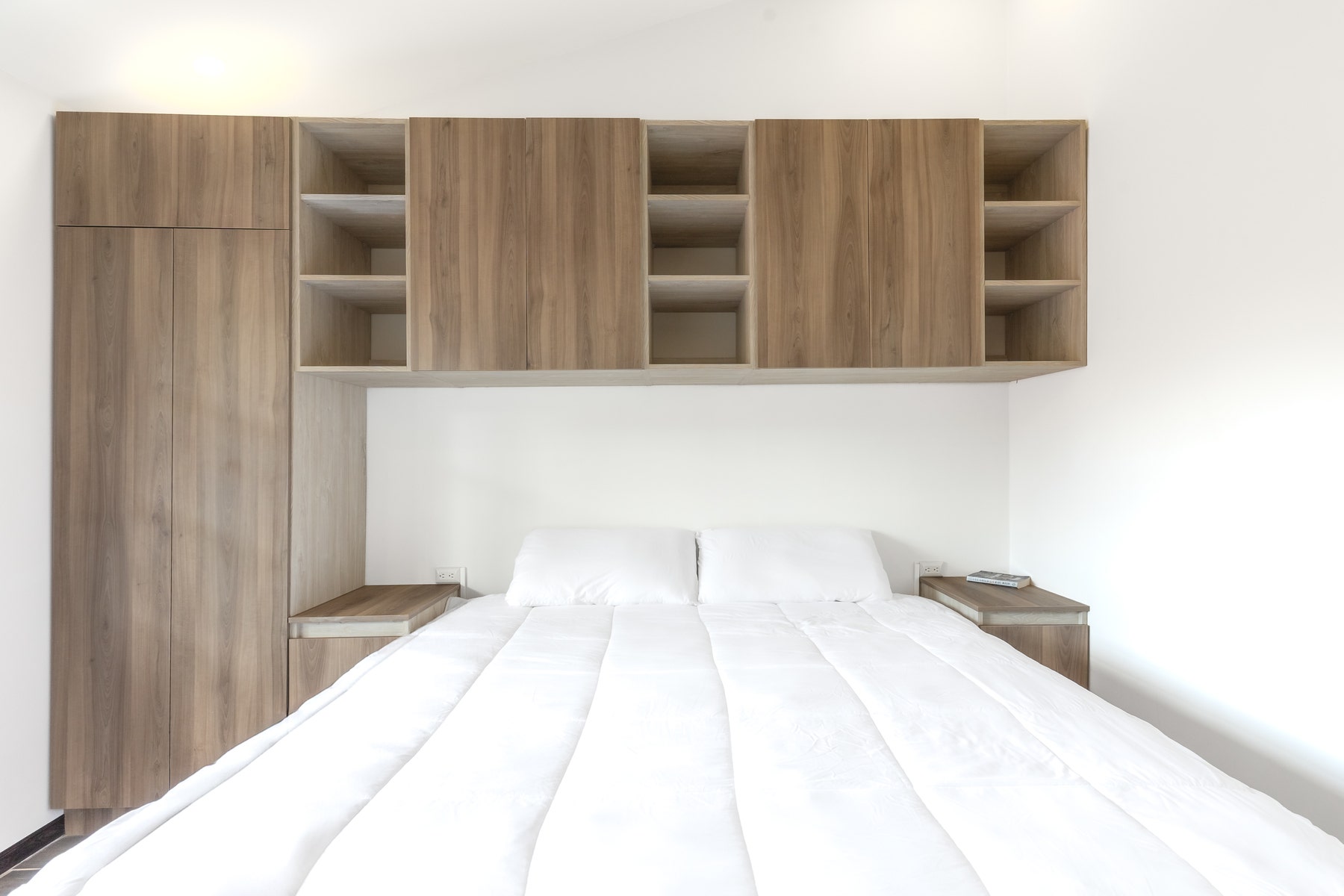 One Bedroom Condo with High Ceilings — photo 4 of 19