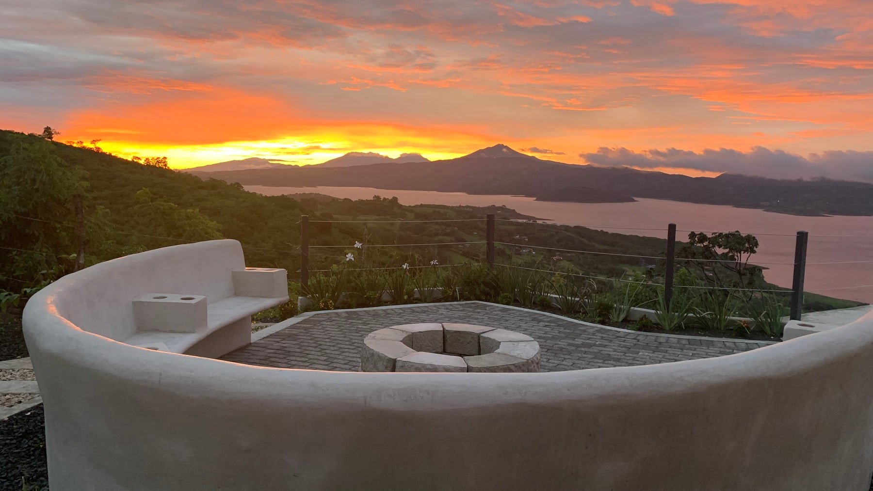 Luxury Lake-View Estate — foto 14 de 16