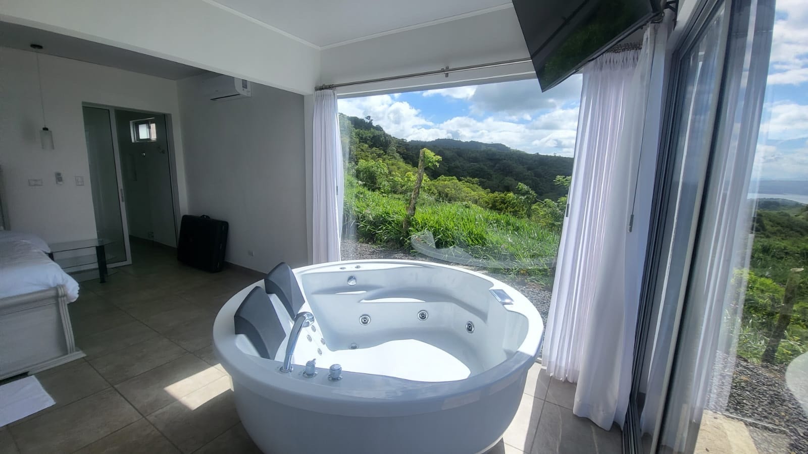 Luxury Lake-View Estate — foto 15 de 16
