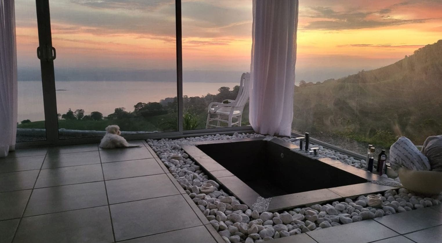 Luxury Lake-View Estate — foto 10 de 16