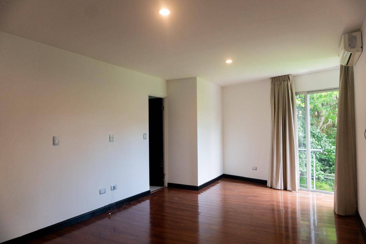 Modern House in Gated community in Santa Ana — photo 19 of 19