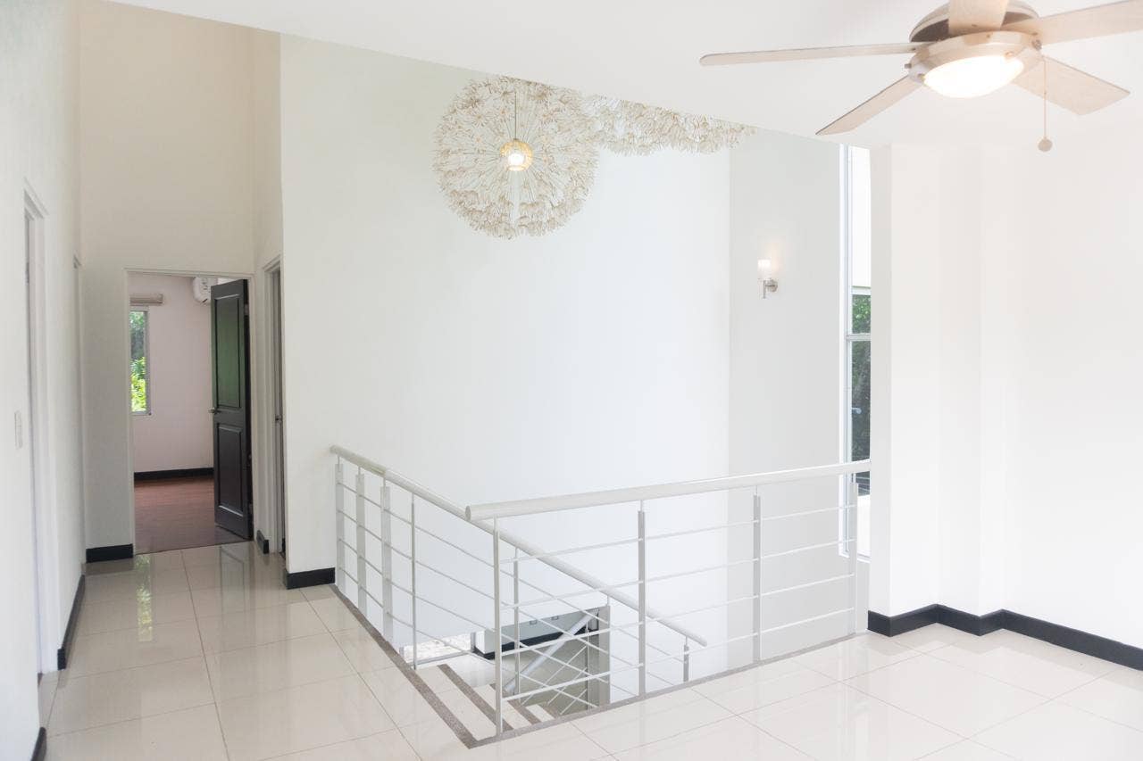 Modern House in Gated community in Santa Ana — photo 14 of 19