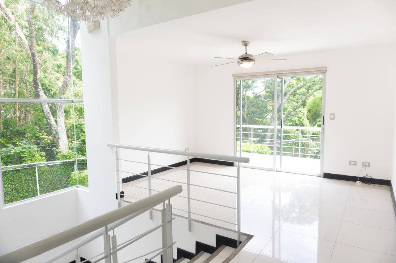 Modern House in Gated community in Santa Ana — photo 17 of 19