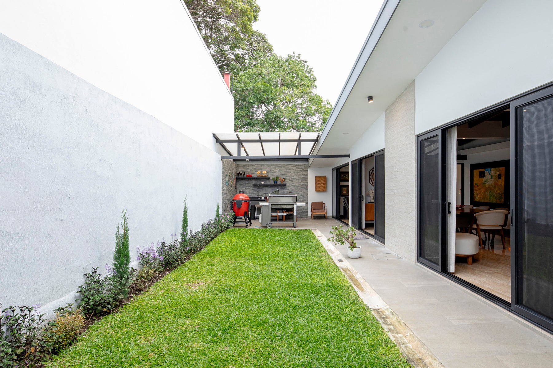 Remodeled Home With Prime Escazú Location — photo 4 of 14