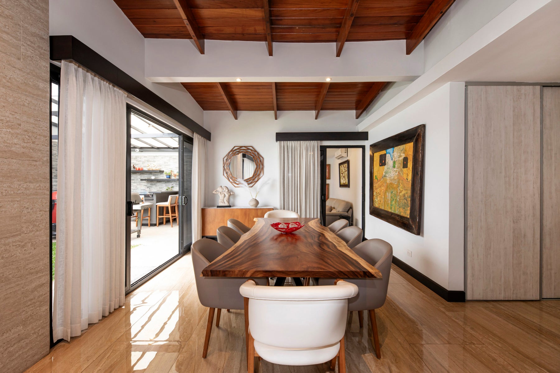 Remodeled Home With Prime Escazú Location — photo 3 of 14