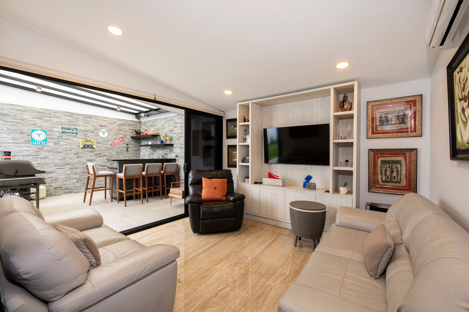 Remodeled Home With Prime Escazú Location — photo 2 of 14