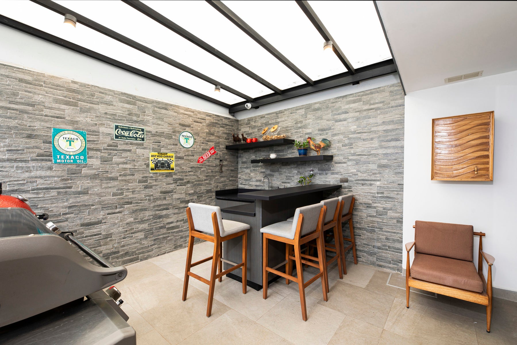 Remodeled Home With Prime Escazú Location — photo 6 of 14
