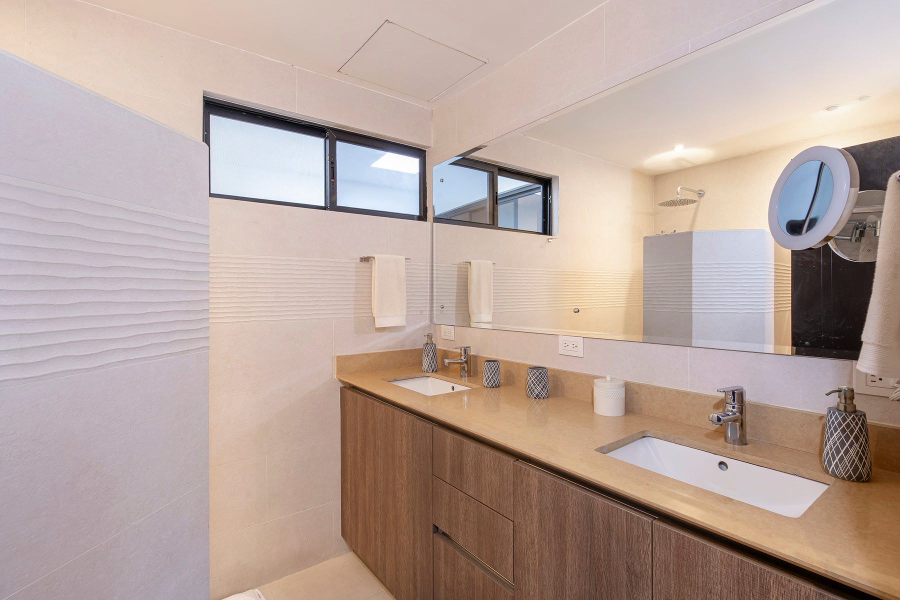 Remodeled Home With Prime Escazú Location — photo 11 of 14