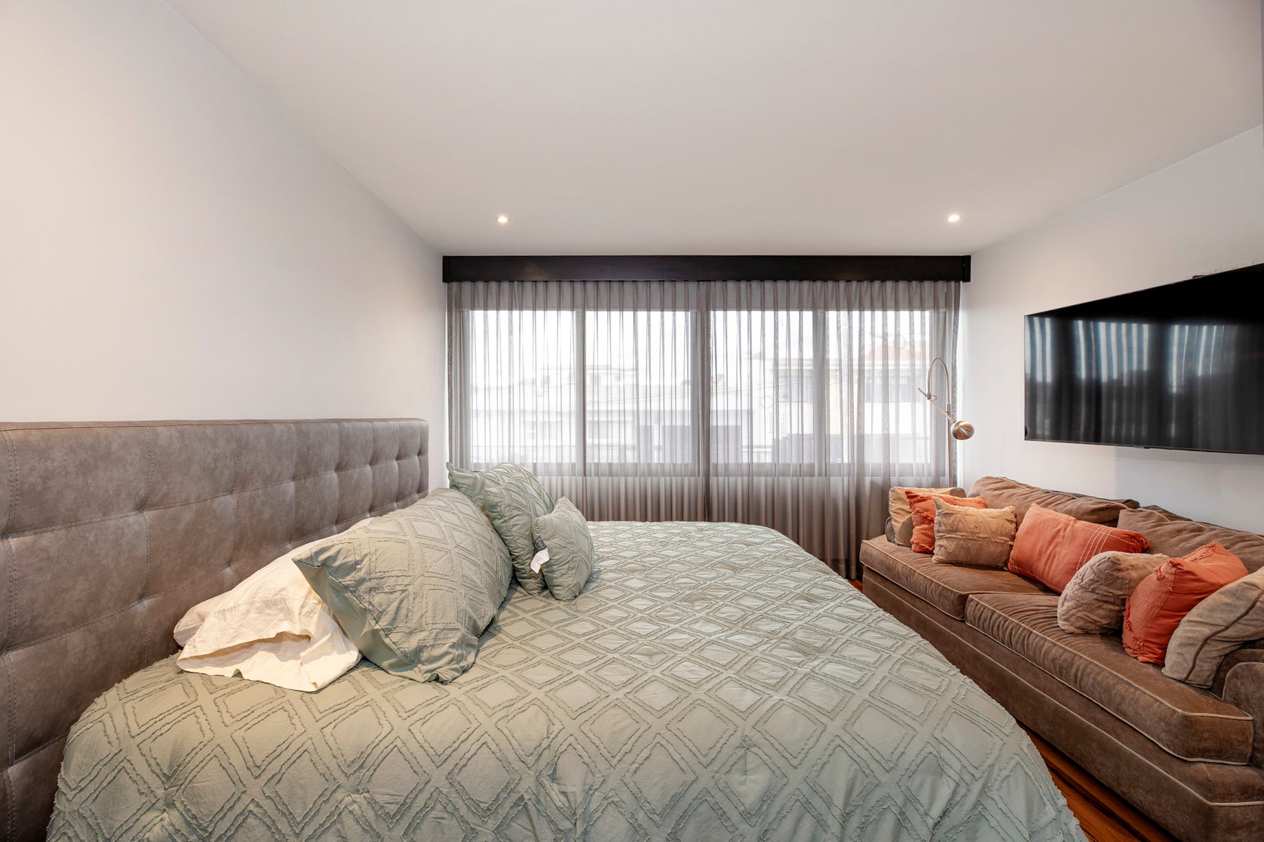 Remodeled Home With Prime Escazú Location — photo 13 of 14