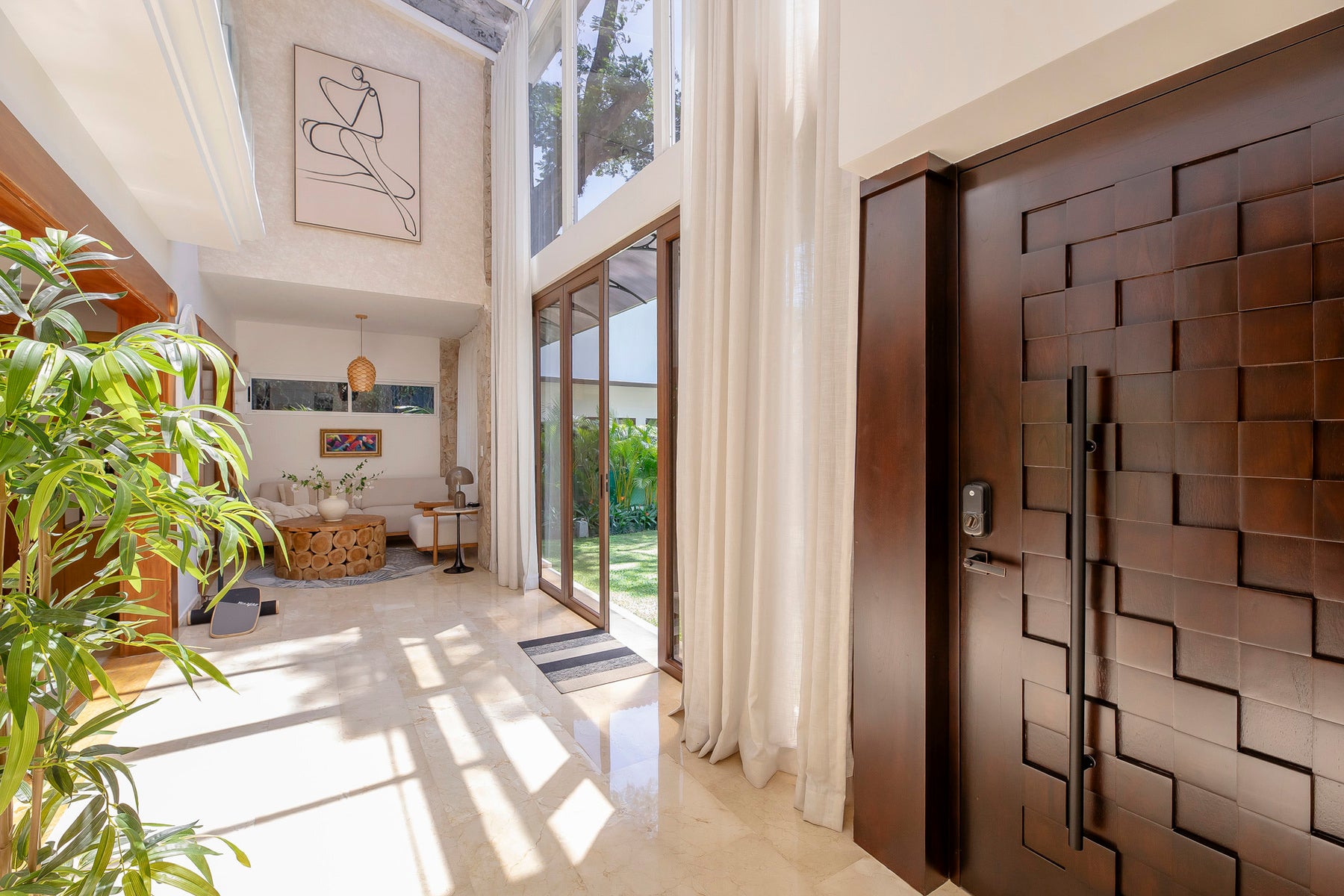Mediterranean Style Panoramic Residence — photo 5 of 19