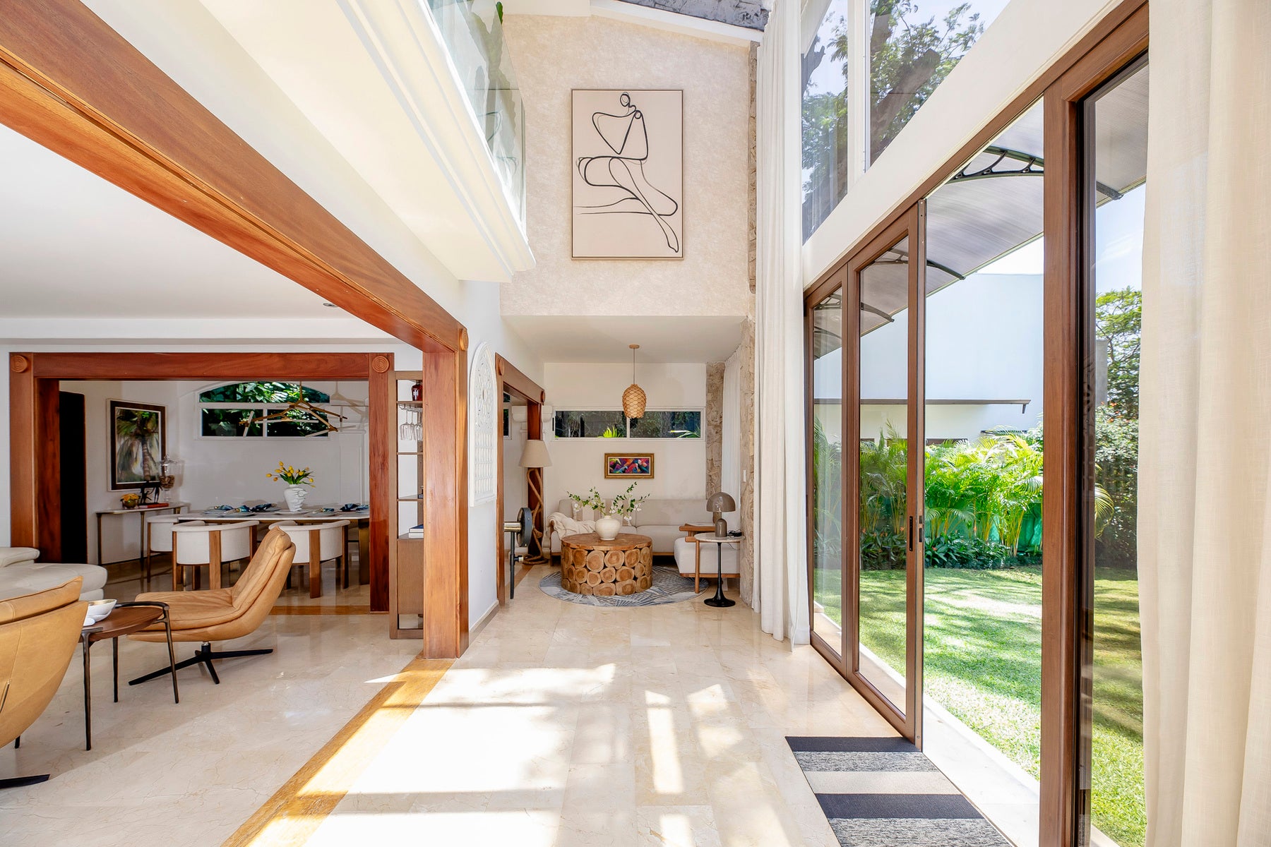 Mediterranean Style Panoramic Residence — photo 10 of 19
