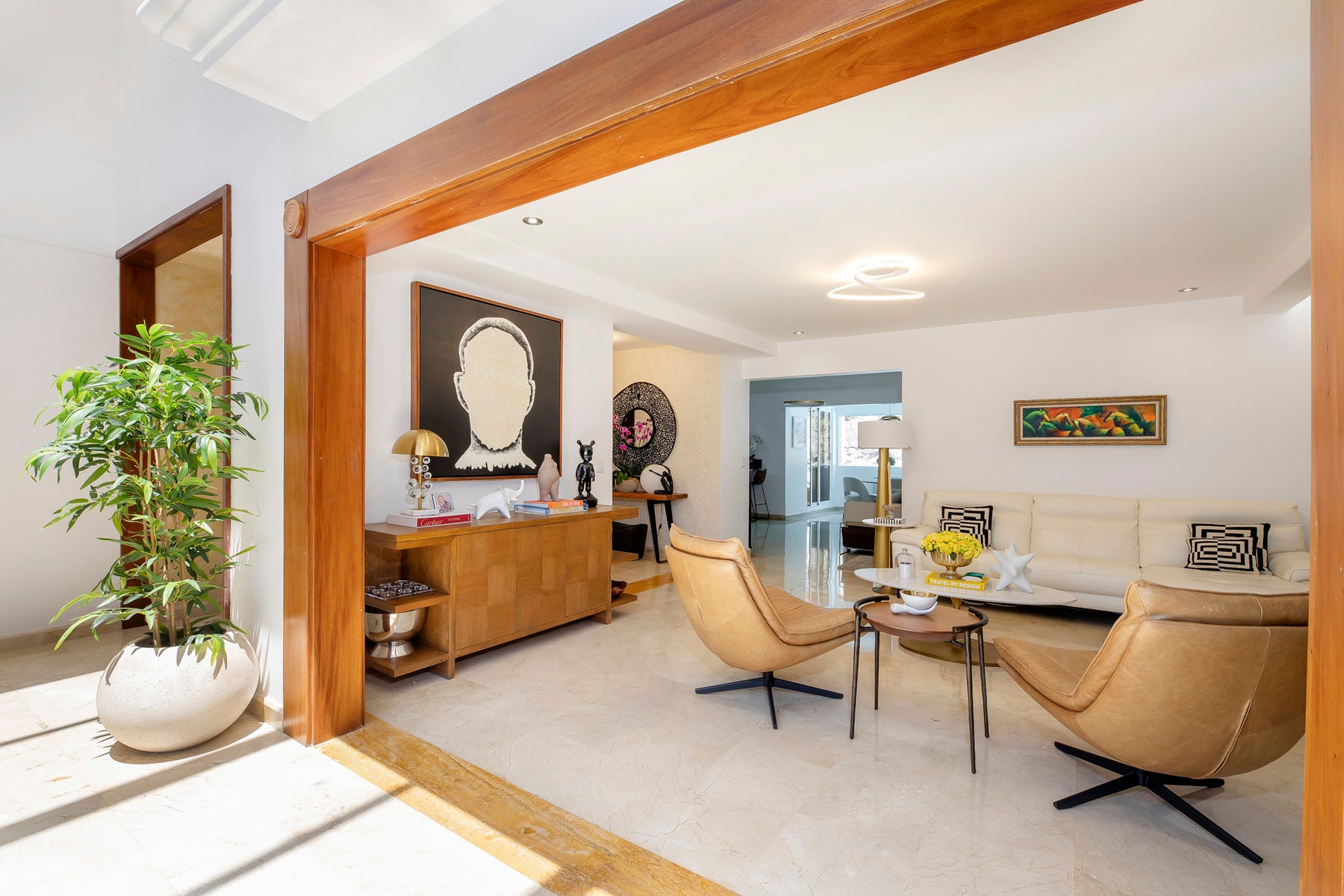 Mediterranean Style Panoramic Residence — photo 13 of 19