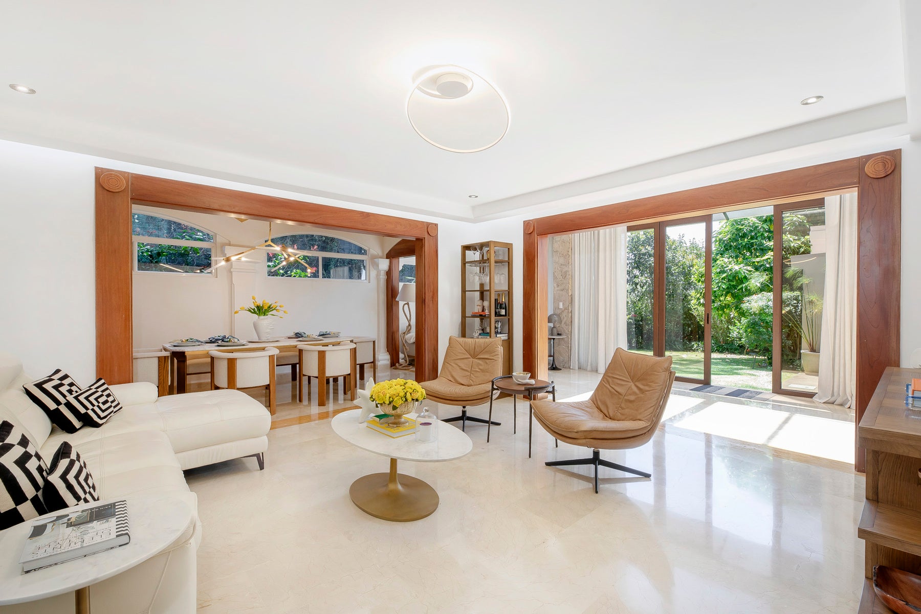 Mediterranean Style Panoramic Residence — photo 8 of 19