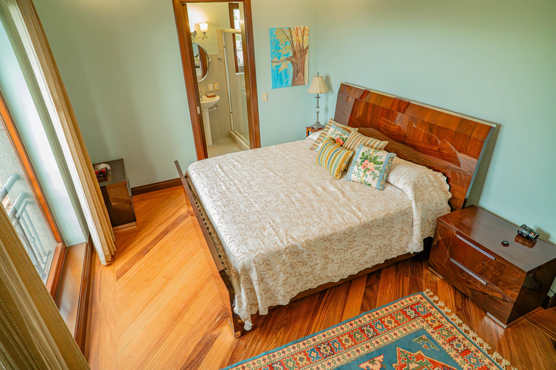 Exclusive Apartment With Views — photo 8 of 19