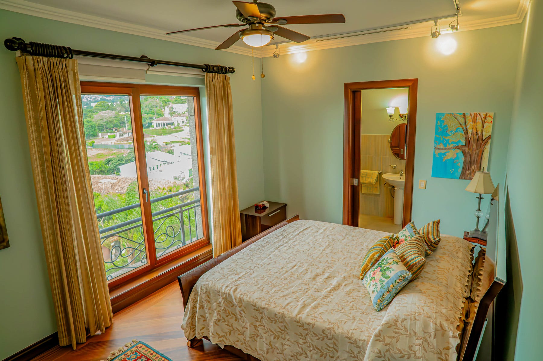Exclusive Apartment With Views — photo 9 of 19