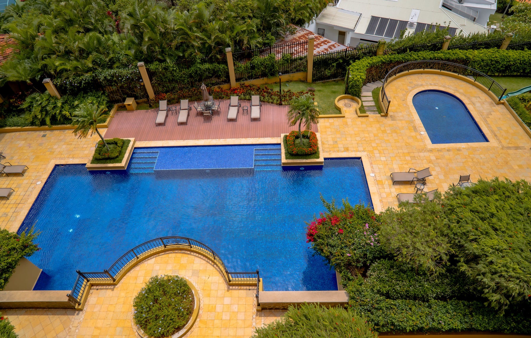 Exclusive Apartment With Views — photo 18 of 19
