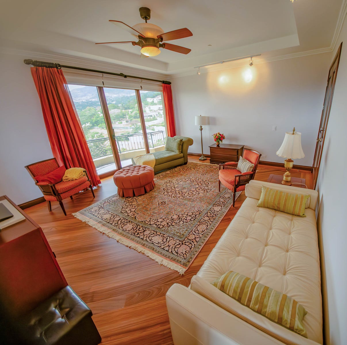 Exclusive Apartment With Views — photo 13 of 19