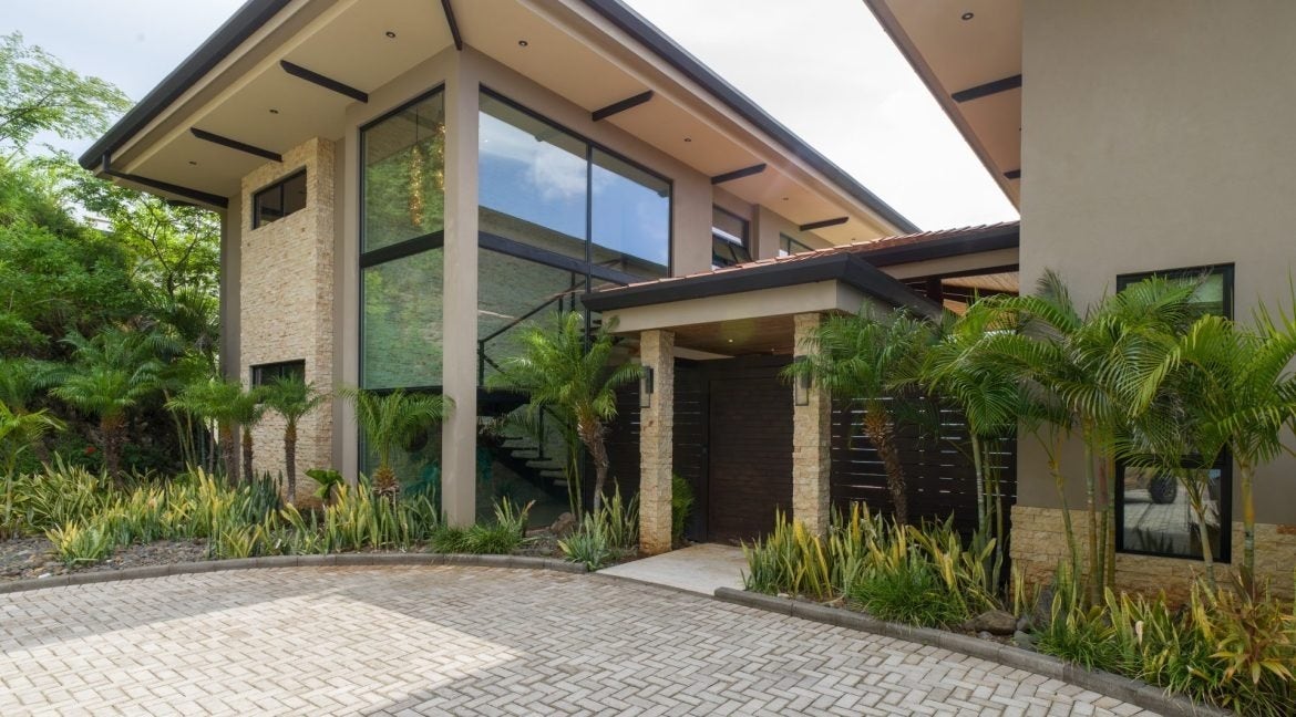 Luxury Ocean View Home — photo 8 of 19