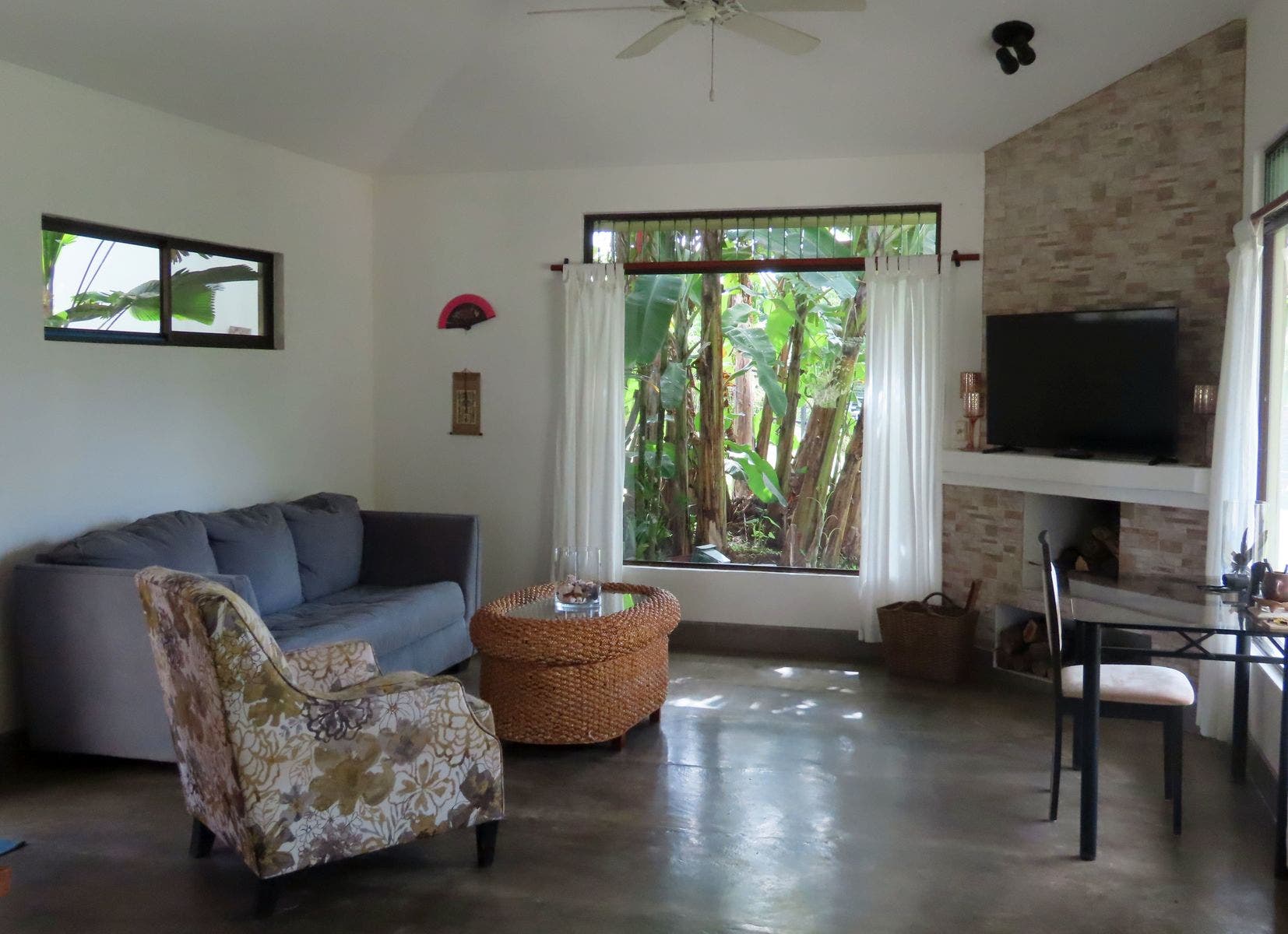 Modern Two Bedroom Home And Guesthouse Near Marina — photo 6 of 19