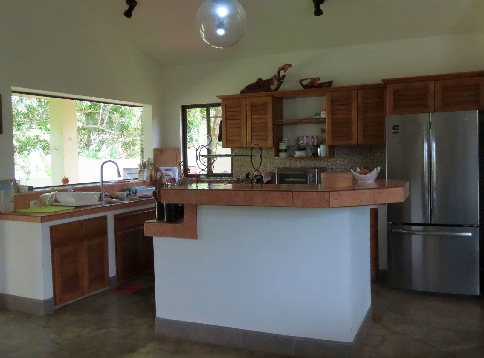 Modern Two Bedroom Home And Guesthouse Near Marina — photo 7 of 19