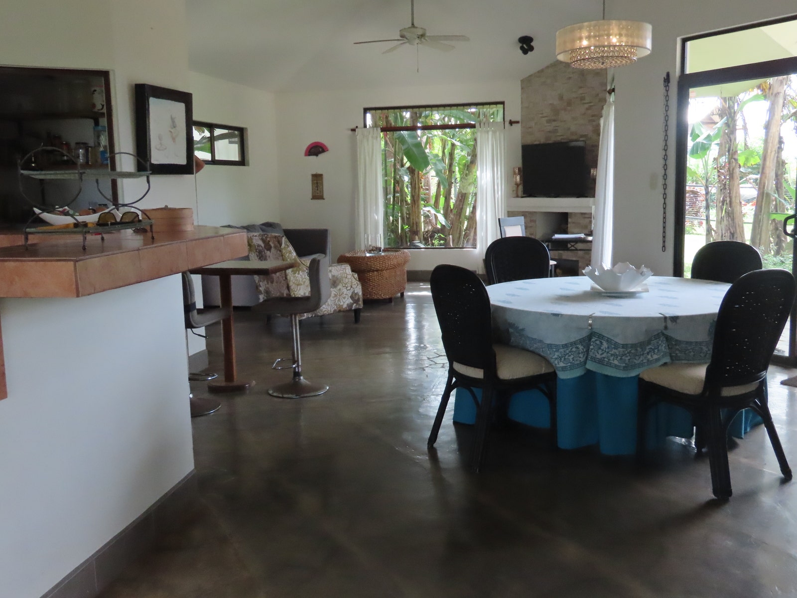 Modern Two Bedroom Home And Guesthouse Near Marina — photo 8 of 19