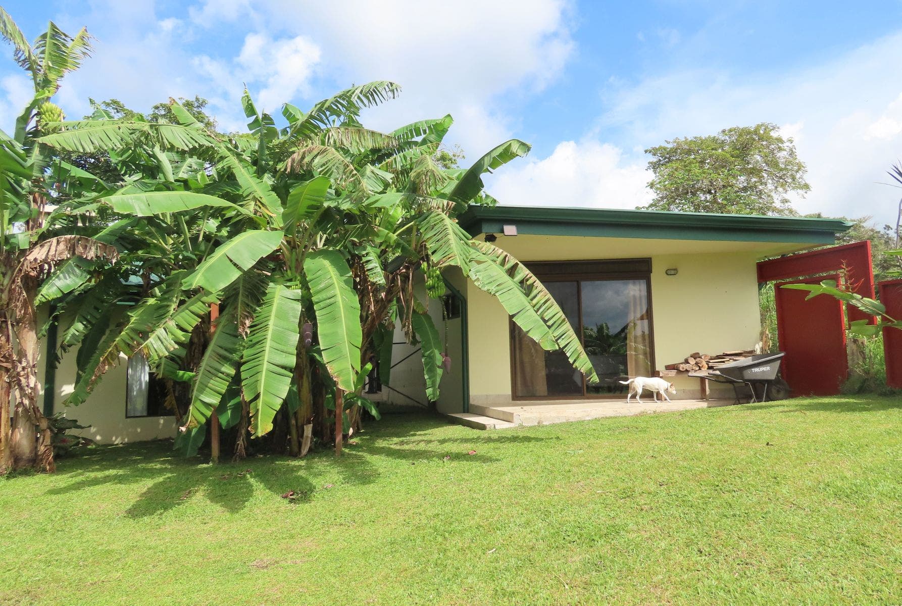 Modern Two Bedroom Home And Guesthouse Near Marina — photo 14 of 19