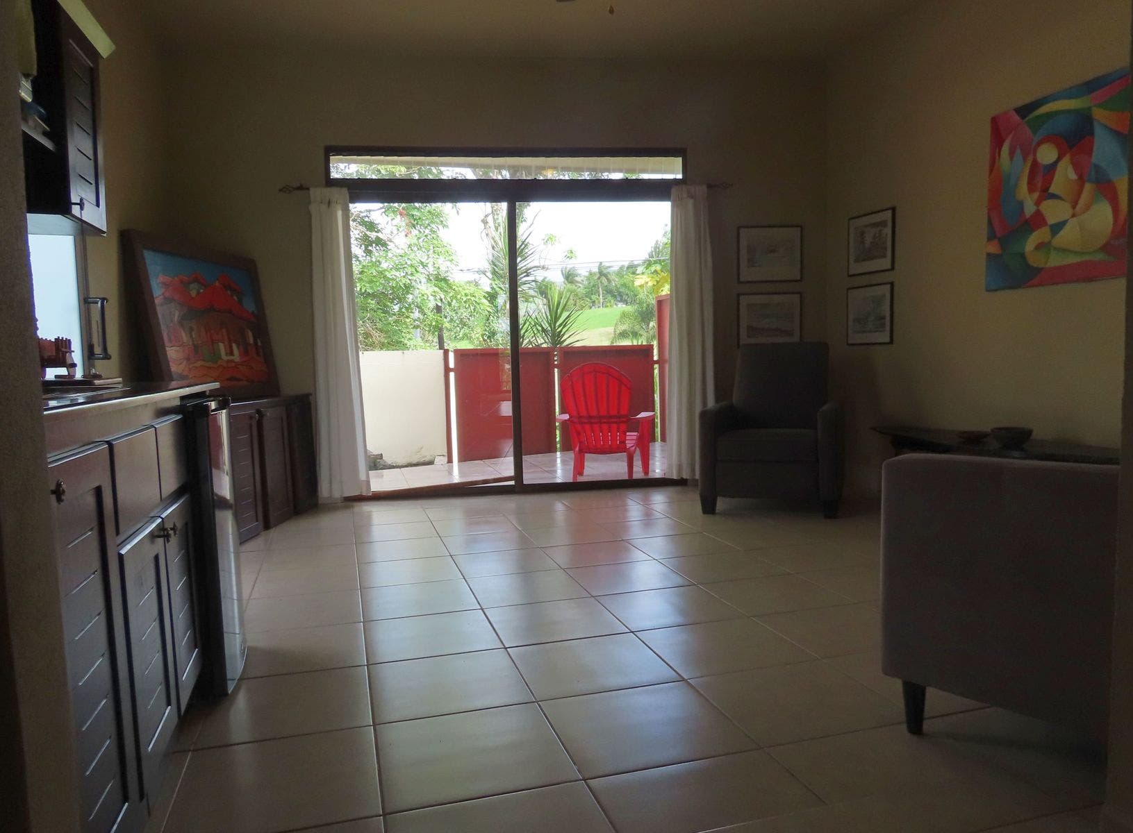 Modern Two Bedroom Home And Guesthouse Near Marina — photo 17 of 19