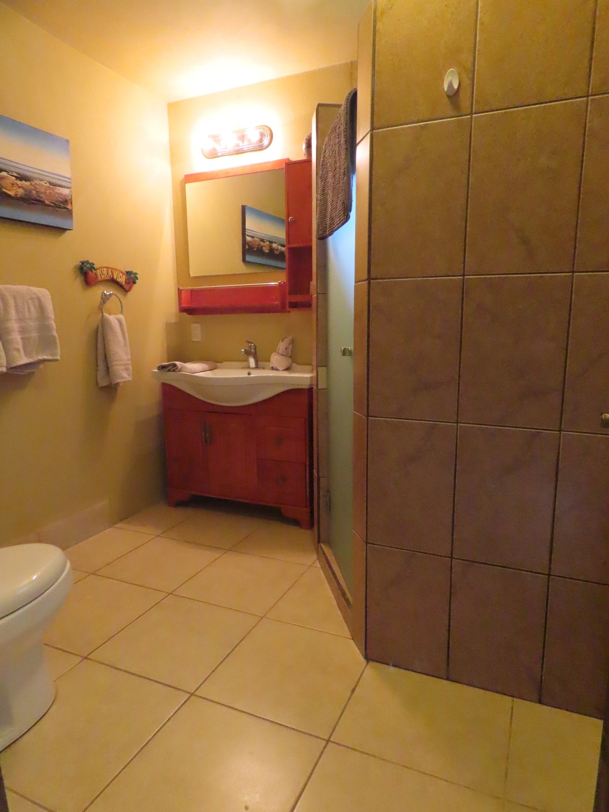 Modern Two Bedroom Home And Guesthouse Near Marina — photo 18 of 19