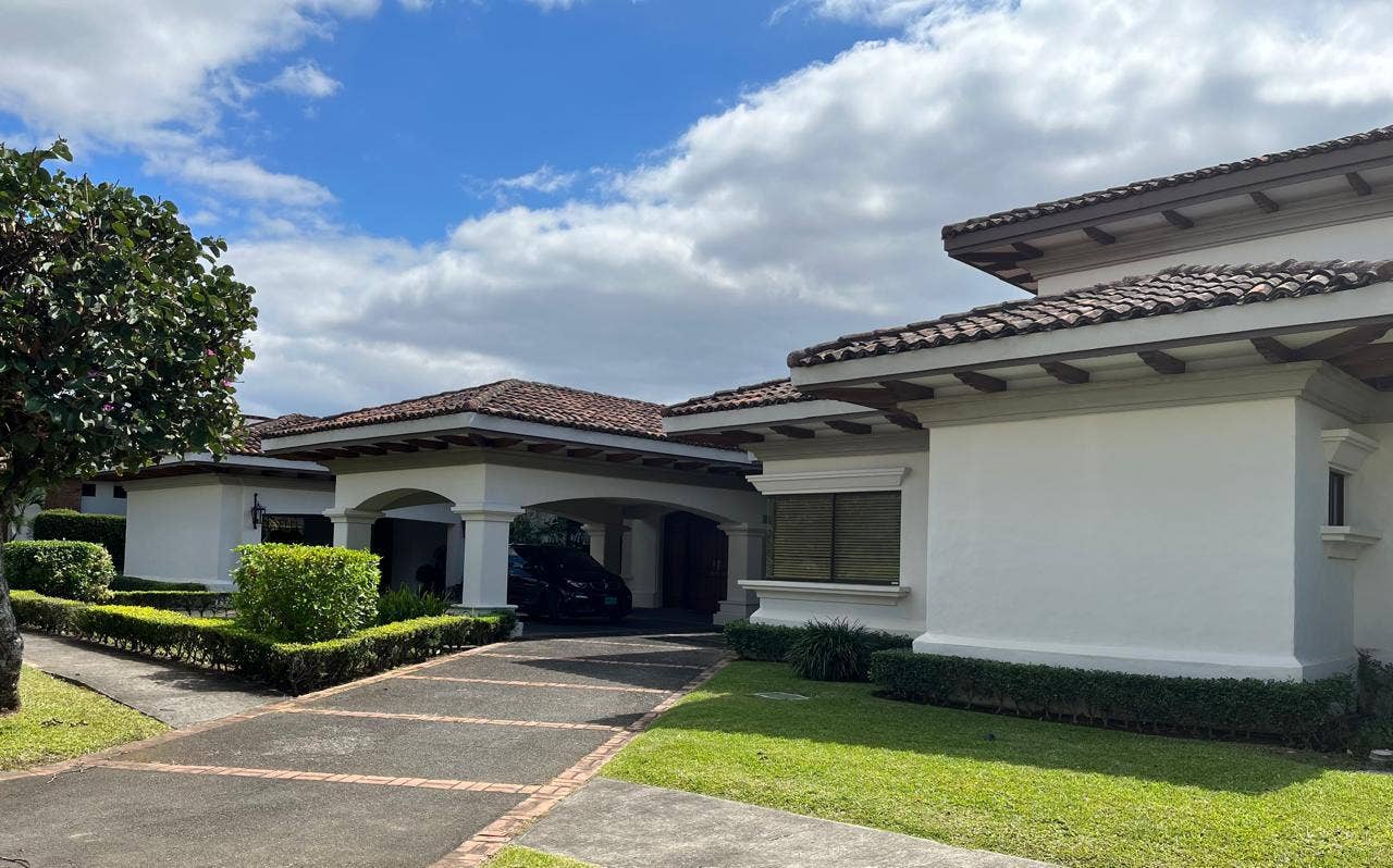 Single Level Home in Bosques de Lindora — foto 4 de 19