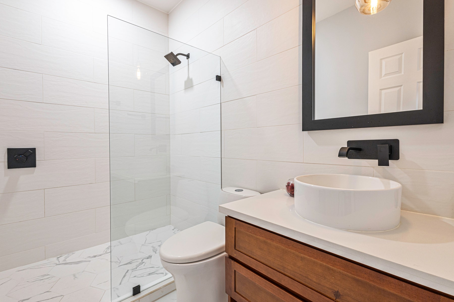 Turnkey Luxury Condo — photo 13 of 19