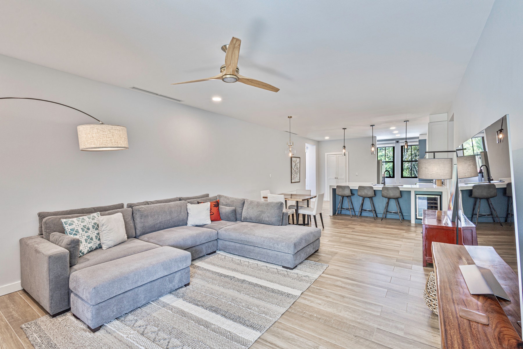 Turnkey Luxury Condo — photo 7 of 19