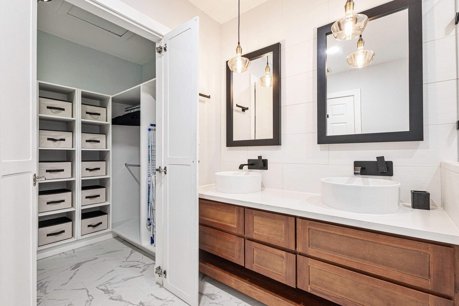 Turnkey Luxury Condo — photo 14 of 19