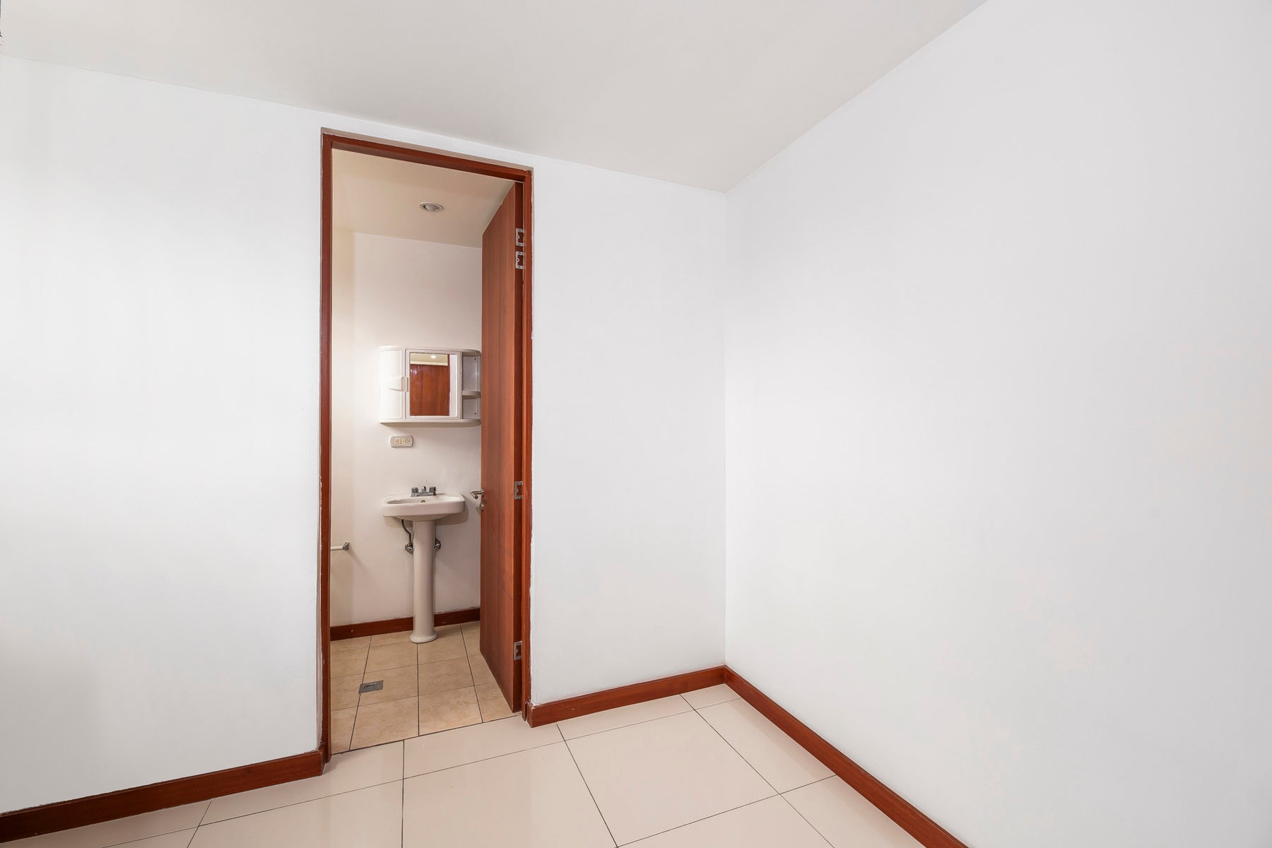 Investment Paseo del Sol Townhouse Santa Ana — photo 6 of 19
