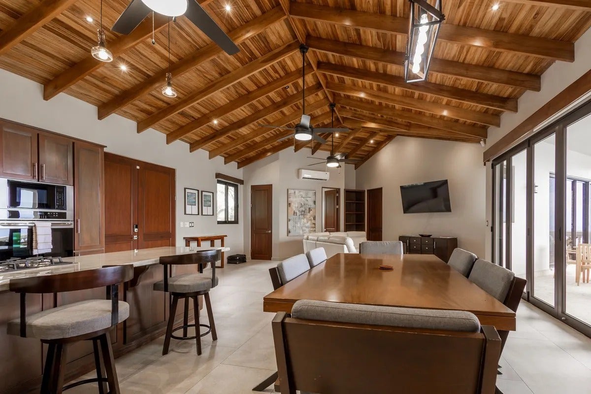 Single Level Ocean View Home — photo 7 of 19
