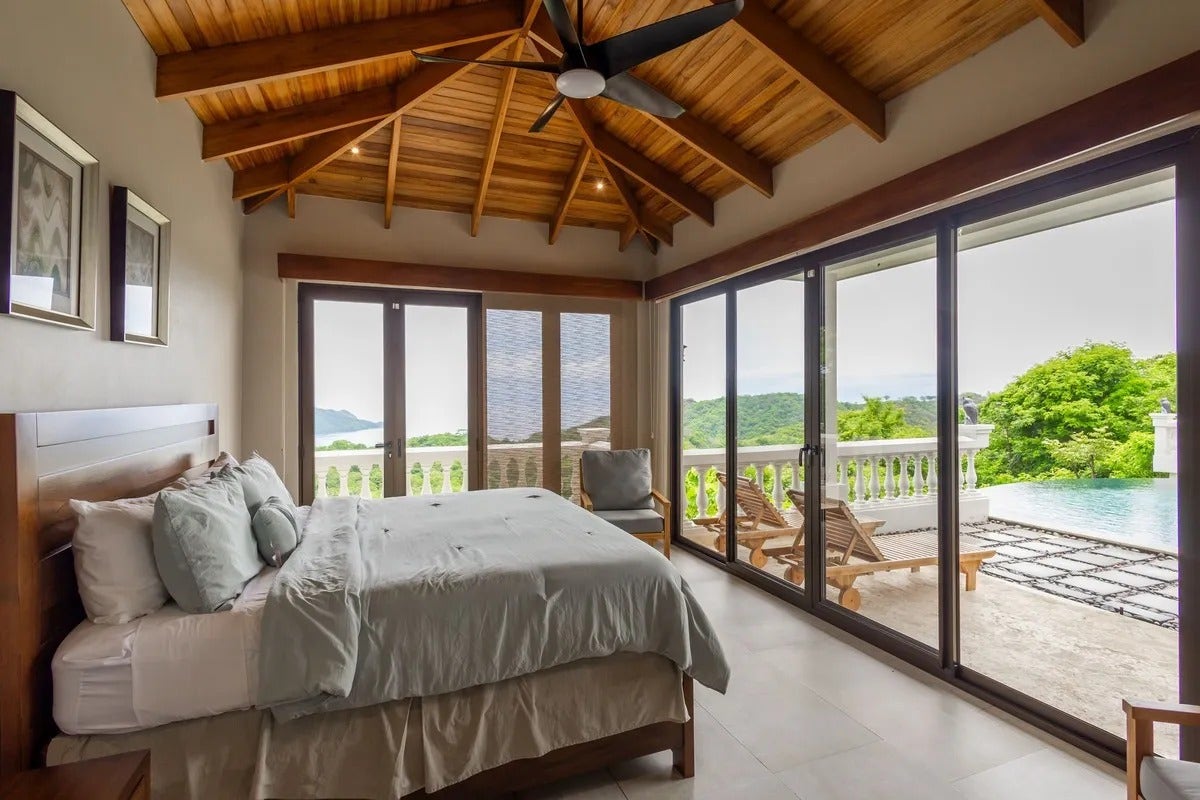 Single Level Ocean View Home — photo 10 of 19