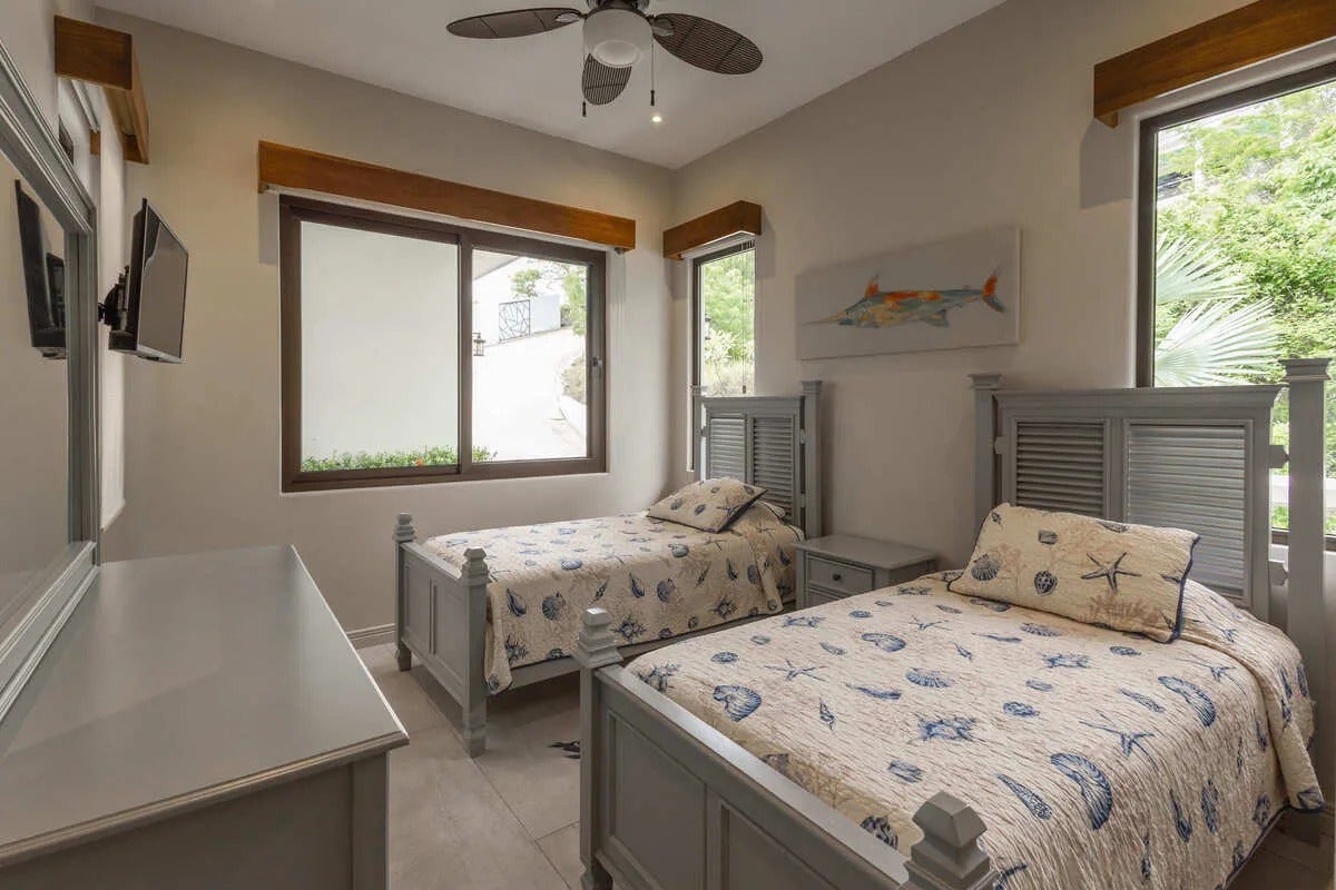 Single Level Ocean View Home — photo 14 of 19