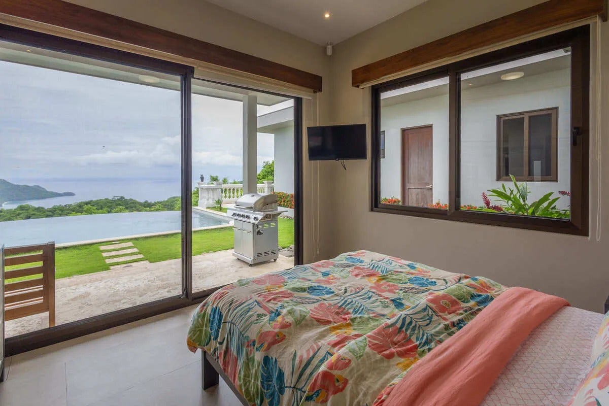 Single Level Ocean View Home — photo 17 of 19