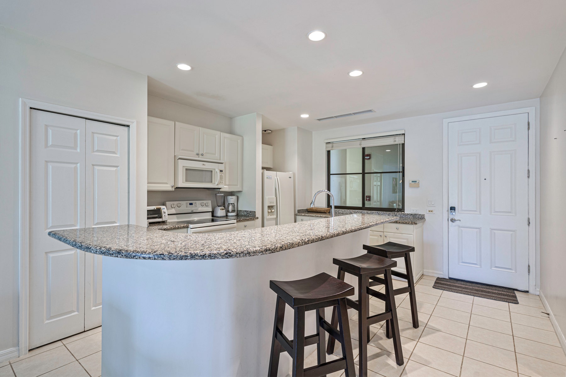 Close to Beach Luxury Two Bedroom Condo, Pacifico, Papagayo, Guanacaste, Costa Rica — photo 3 of 5