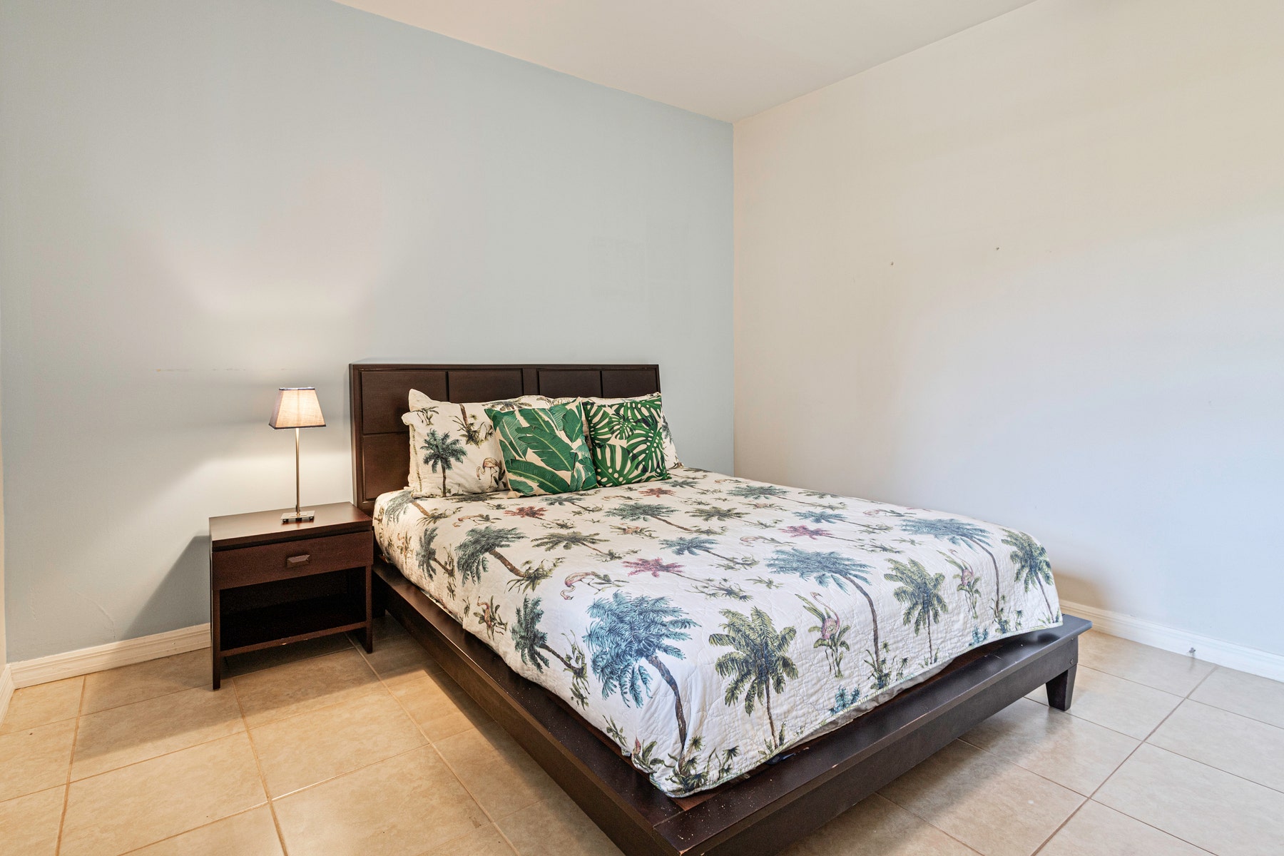 Close to Beach Luxury Two Bedroom Condo — photo 10 of 19