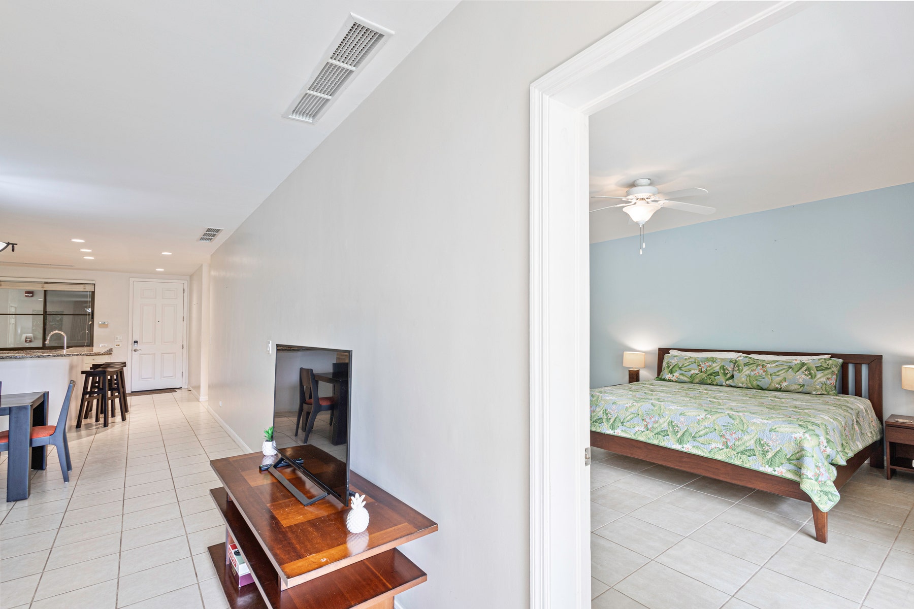 Close to Beach Luxury Two Bedroom Condo — photo 12 of 19