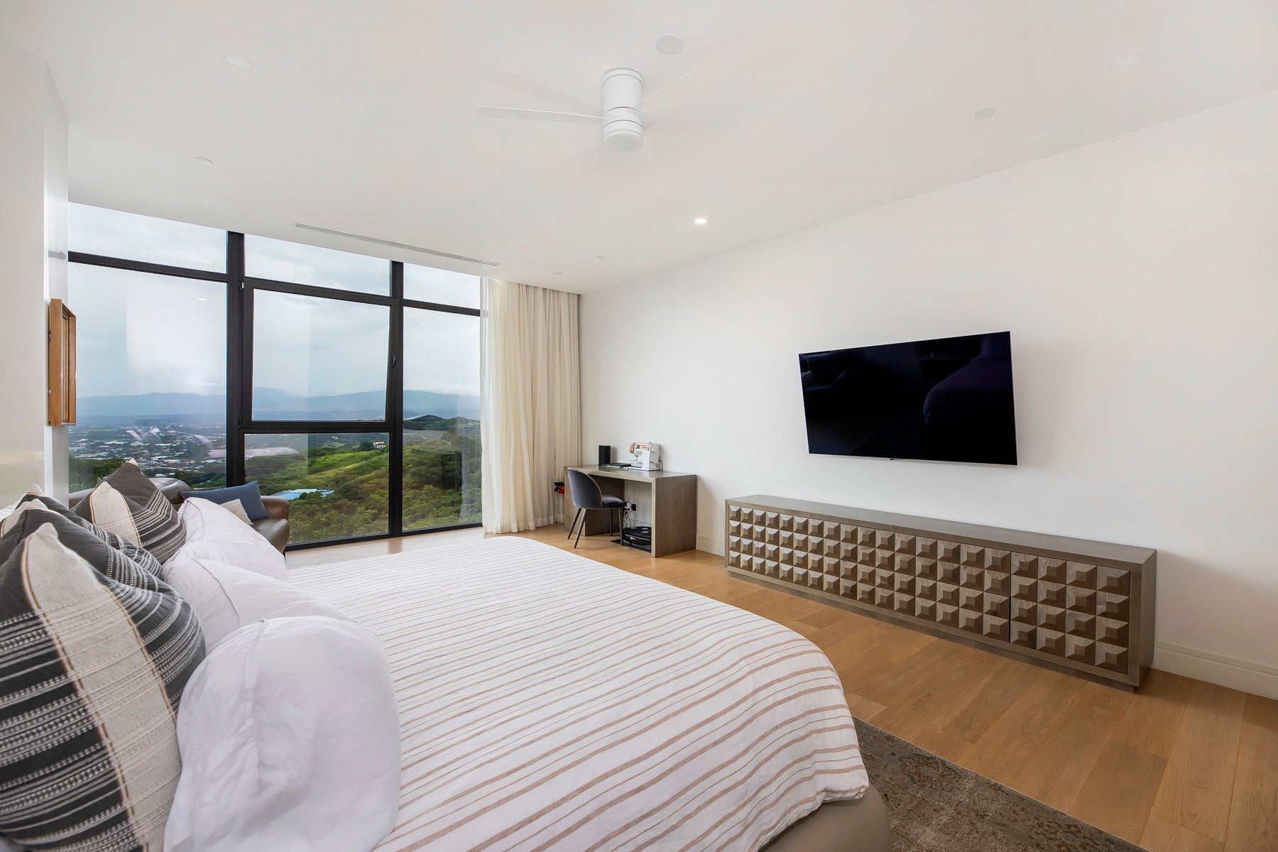 Luxury Panoramic Residence Altura Solaris — photo 12 of 19
