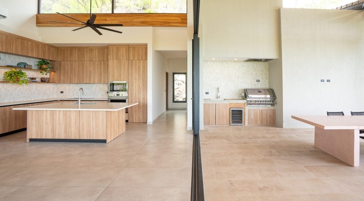 Modern Ocean View Luxury Villa — photo 17 of 19