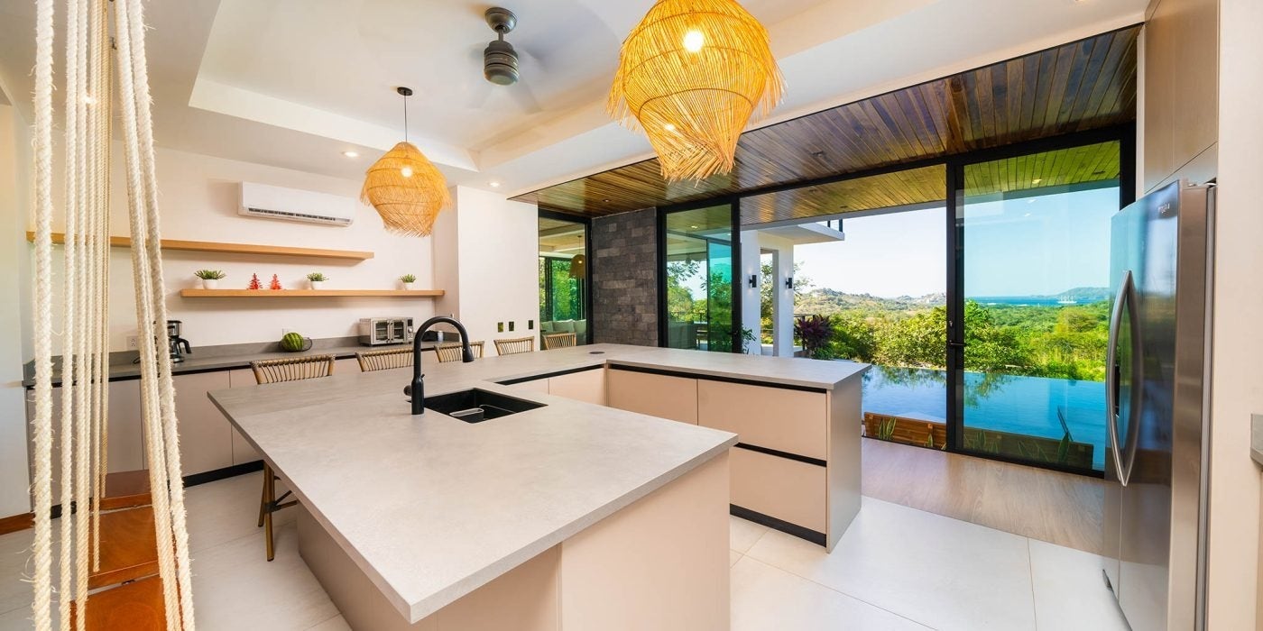 Modern Ocean View Home — photo 6 of 19