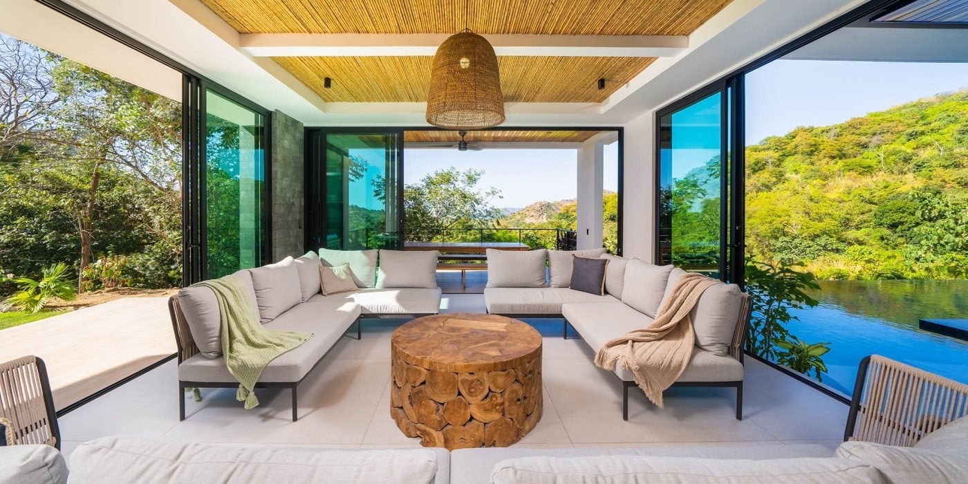 Modern Ocean View Home — photo 11 of 19