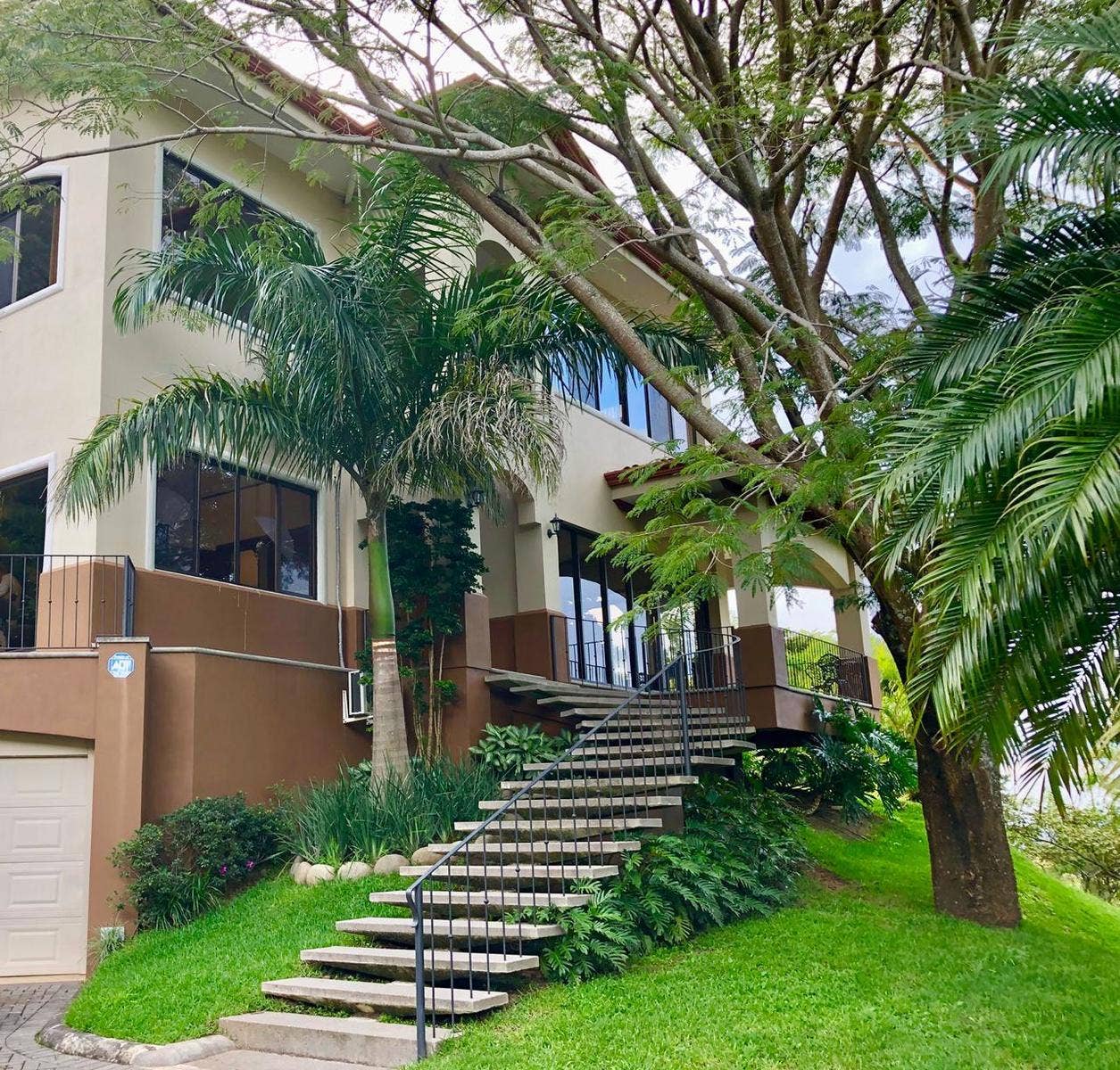 Family House with private pool — photo 4 of 19