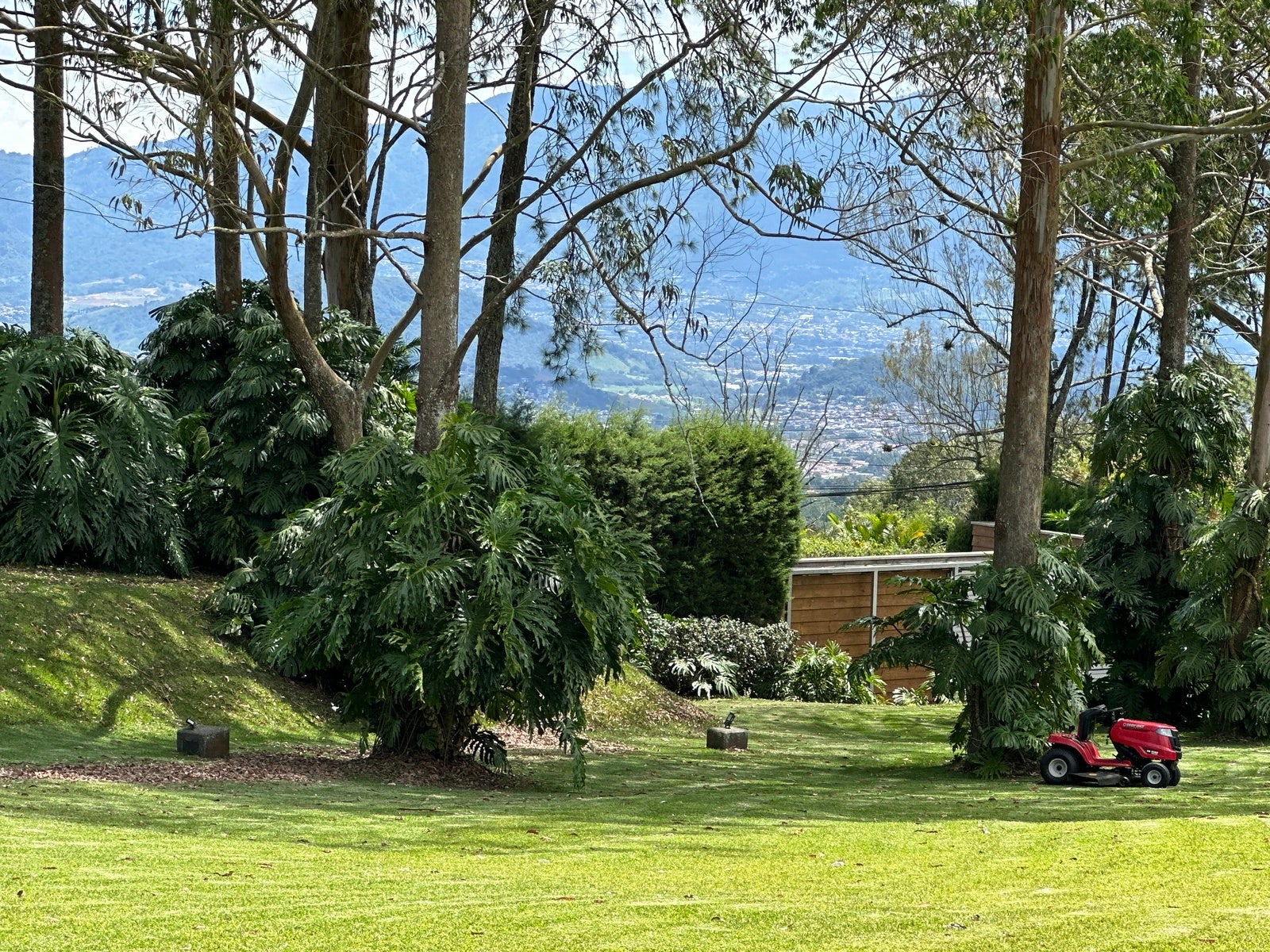 Single Level Mountain View Estate, San Ramon Tres Rios, Cartago Central, Dulce Nombre, La Union, Cartago, Costa Rica 30109 — photo 4 of 5